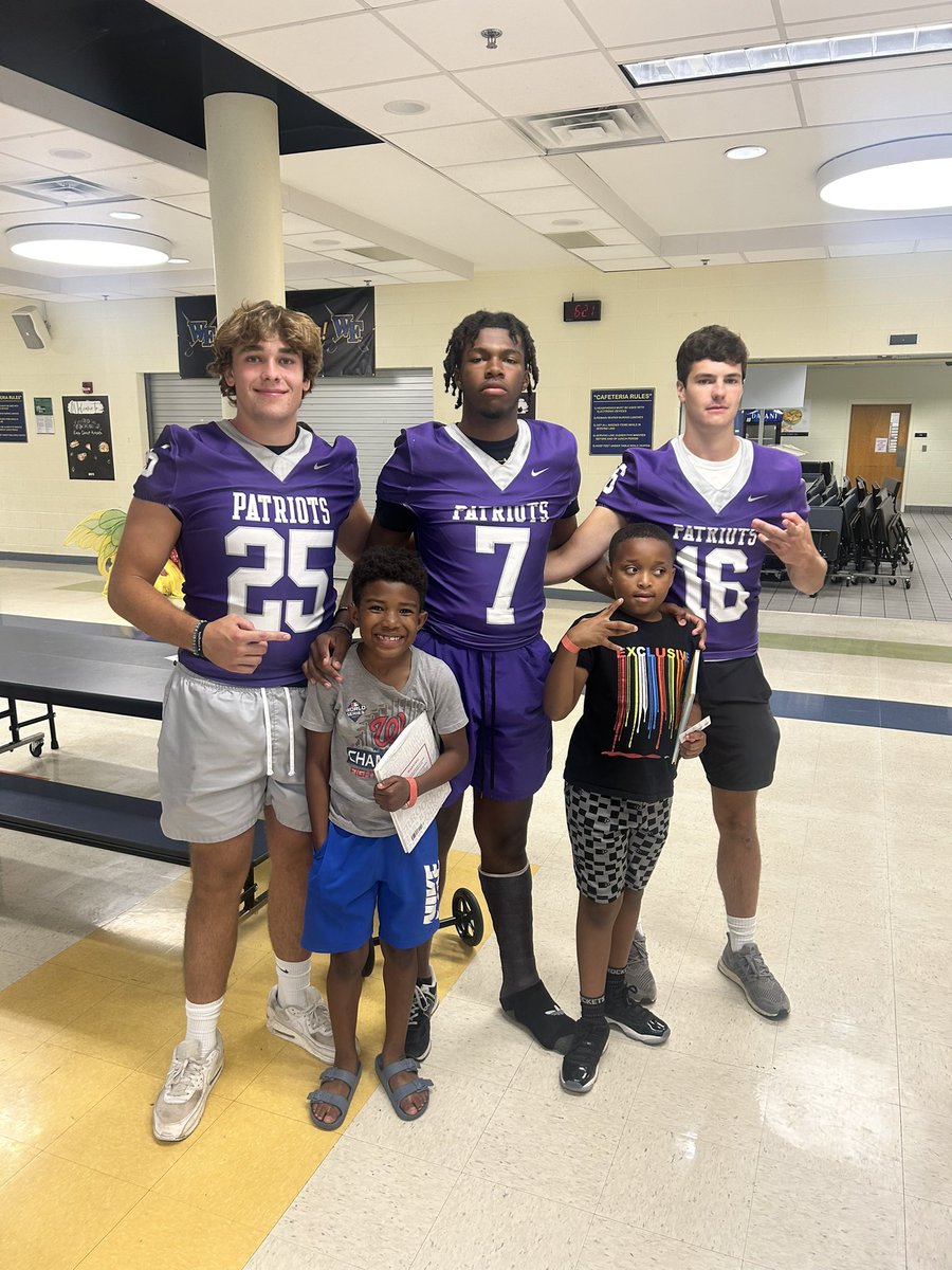 Carson Derey (@carson_derey) on Twitter photo Had an amazing time helping out with the kids. Thanks <a href="/RCPSAthletics/">Roanoke City Public Schools Athletics</a> and <a href="/PHPatriotsFB/">PH_Football</a> for the opportunity. Had an amazing time helping out with the kids. Thanks <a href="/RCPSAthletics/">Roanoke City Public Schools Athletics</a> and <a href="/PHPatriotsFB/">PH_Football</a> for the opportunity.