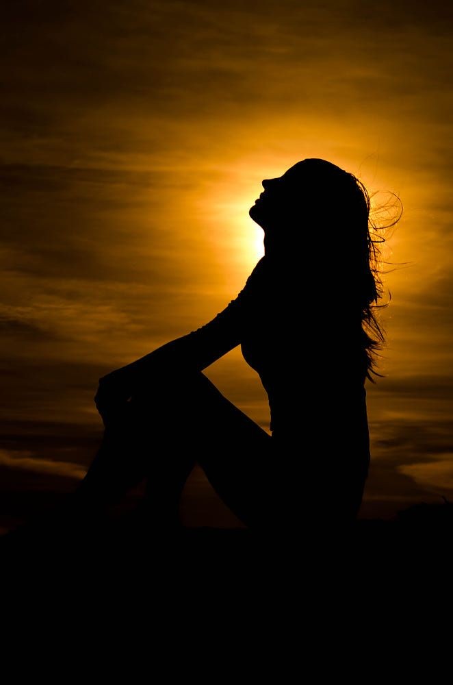 Cada vez que miro tu sonrisa
me recuerda lo maravilloso
que es la vida,
me motivas mi amor,
me hace feliz
tenerte en mi lado derecho
justo ahi en mi pecho,
donde está mi corazón,
además cuando me reflejo
en tus ojos bellos
veo mi futuro en ellos ... 

Te pienso ... ☀️🌹🌙