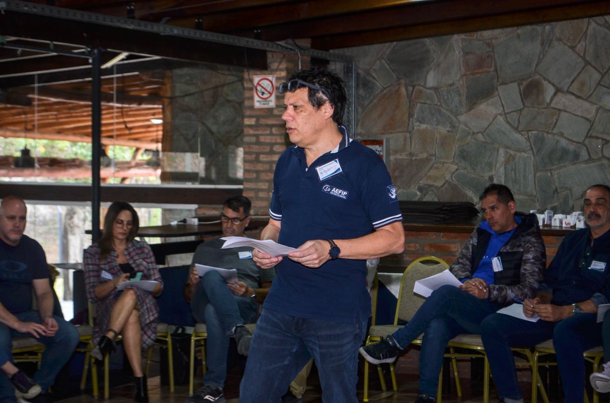 Primer encuentro nacional de dirigentes AEFIP 2024

En el día del trabajador y trabajadora estatal los dirigentes sindicales de todo en país nos juntamos para discutir y pensar los desafíos presentes y futuros.