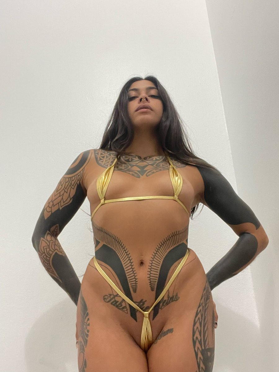 lapalmita_'s tweet photo. New tattoos 🖤✨ https://t.co/a6A0vuw0JG