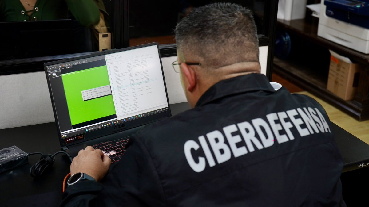 AgriculturaEc's tweet photo. Trabajamos para mejorar la seguridad institucional. Con la colaboración del Comando de Ciberdefensa de las Fuerzas Armadas (COCIBER), realizamos un análisis de vulnerabilidades a la infraestructura crítica estratégica digital de nuestra institución, para establecer acciones que fortalezcan las capacidades de los servicios digitales del MAG.

#ElNuevoEcuadorResuelve