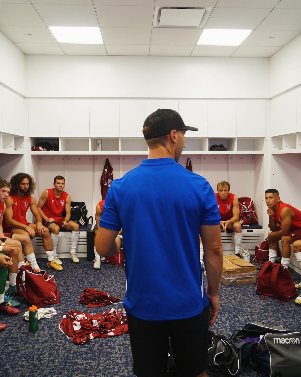 SpfldFC's tweet image. Kickoff 🔜

What you guys think about the new tops 🫣🔥

📸 - @madisongrandys

#SpringfieldFC #UpTheStags🦌