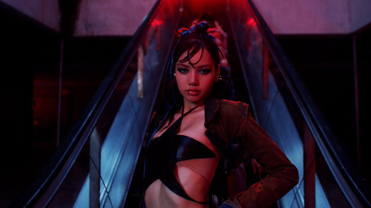 PopCrave's tweet photo. BLACKPINK’s Lisa has released the music video for “ROCKSTAR.”

Watch: https://t.co/vNX898QUP0 https://t.co/dCGD52iQQS