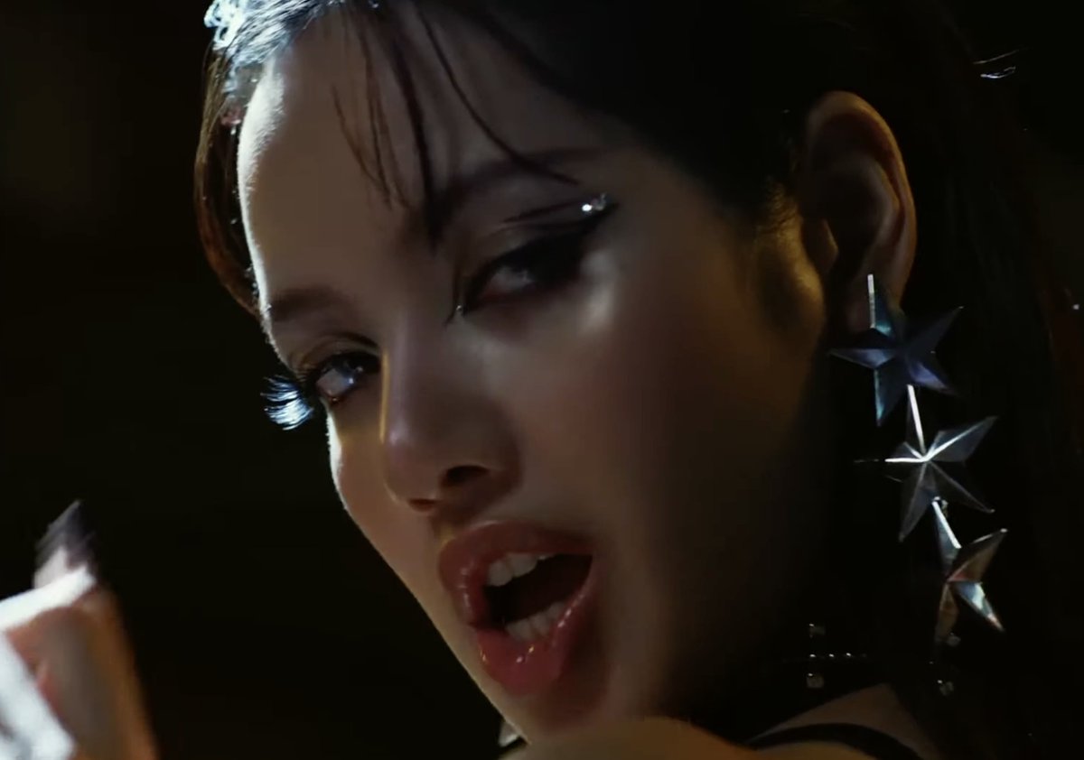 WORLDMUSICAWARD's tweet photo. #LISA is on fire in her official ROCKSTAR video! 👏📽️💥🌎🎸🤘🌟🔥👑🤍

Watch ROCKSTAR’s Official MV Premiere on
@wearelloud
 YouTube channel.
🔗https://t.co/0fsONxsm90

#LISAxROCKSTAR 
#LLOUD https://t.co/zPteIqH93E