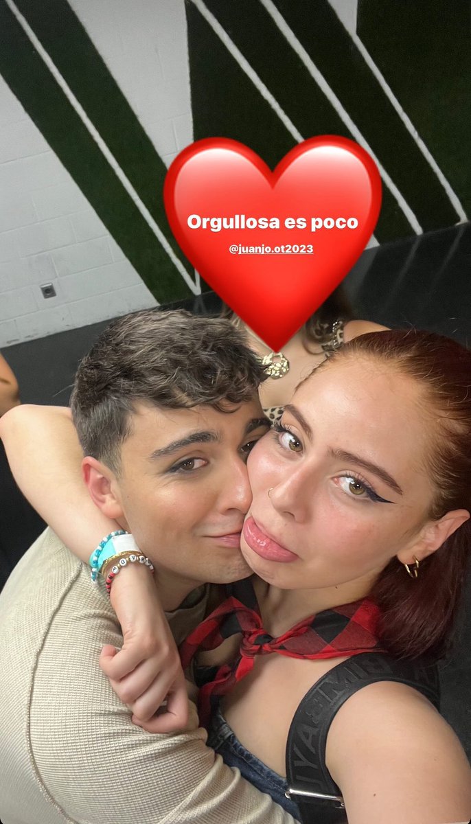Juliiamz's tweet photo. QUE SU AMIGA LLEVA UNA PULSERA DE LQNVDM MUERTA Y ENTERRADA ESTOY https://t.co/YXxto4XbhQ