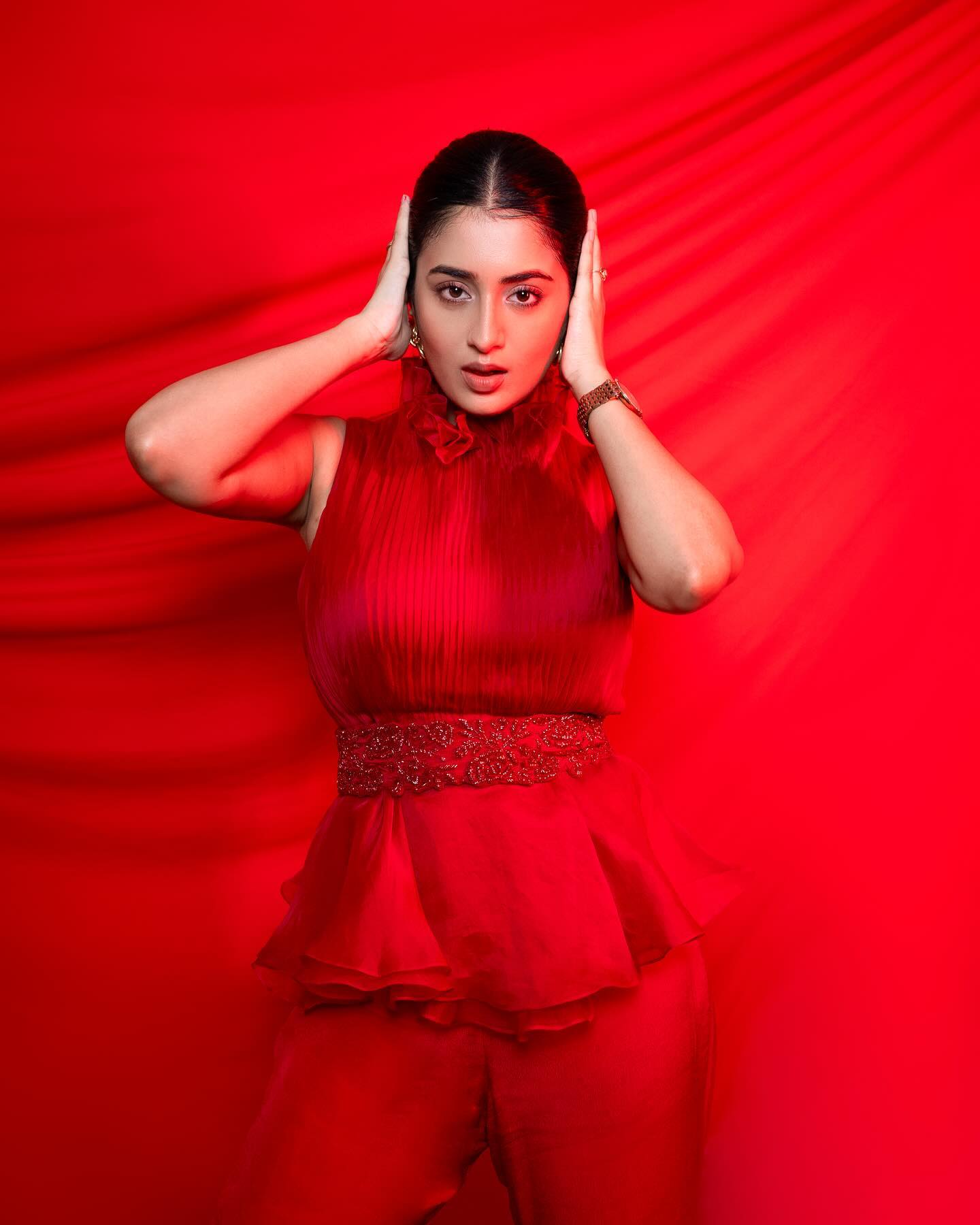 GRHuFg4asAA-i0g?format=jpg&name=large