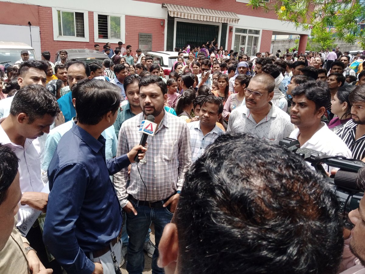 नवीन व्यवसायिक शिक्षा प्रशिक्षक महासंघ के "व्यावसायिक प्रशिक्षक आत्मसम्मान आंदोलन" के तत्वधान में लोक शिक्षण संचालनालय, भोपाल के सामने प्रदेश के व्यवसायिक प्रशिक्षकों ने अपनी ८ सूत्रीय मांगो को लेकर एक अनुशासित मर्यादा में आंदोलन/धरना प्रदर्शन किया।
#NVETA