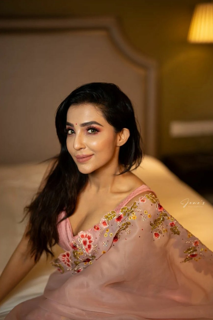 GRHvWZ-bAAAatHy?format=jpg&name=large