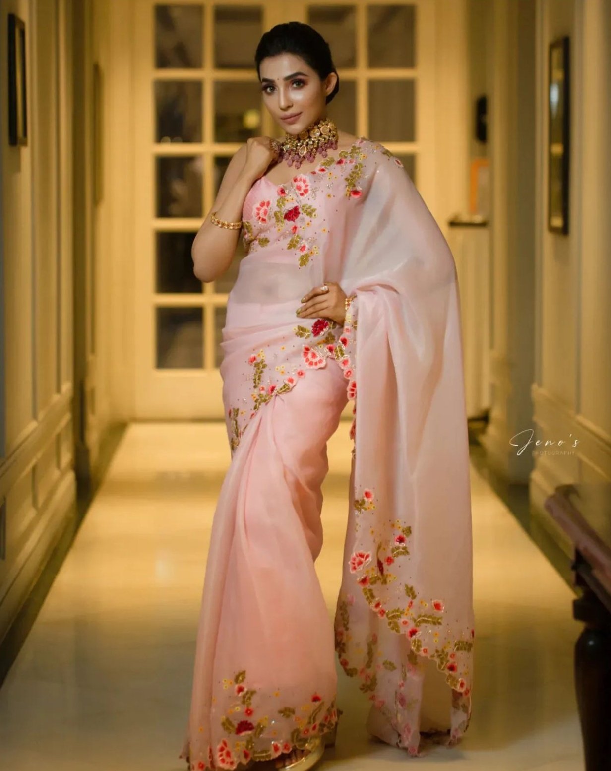 GRHvWhQaMAAz8Fq?format=jpg&name=large