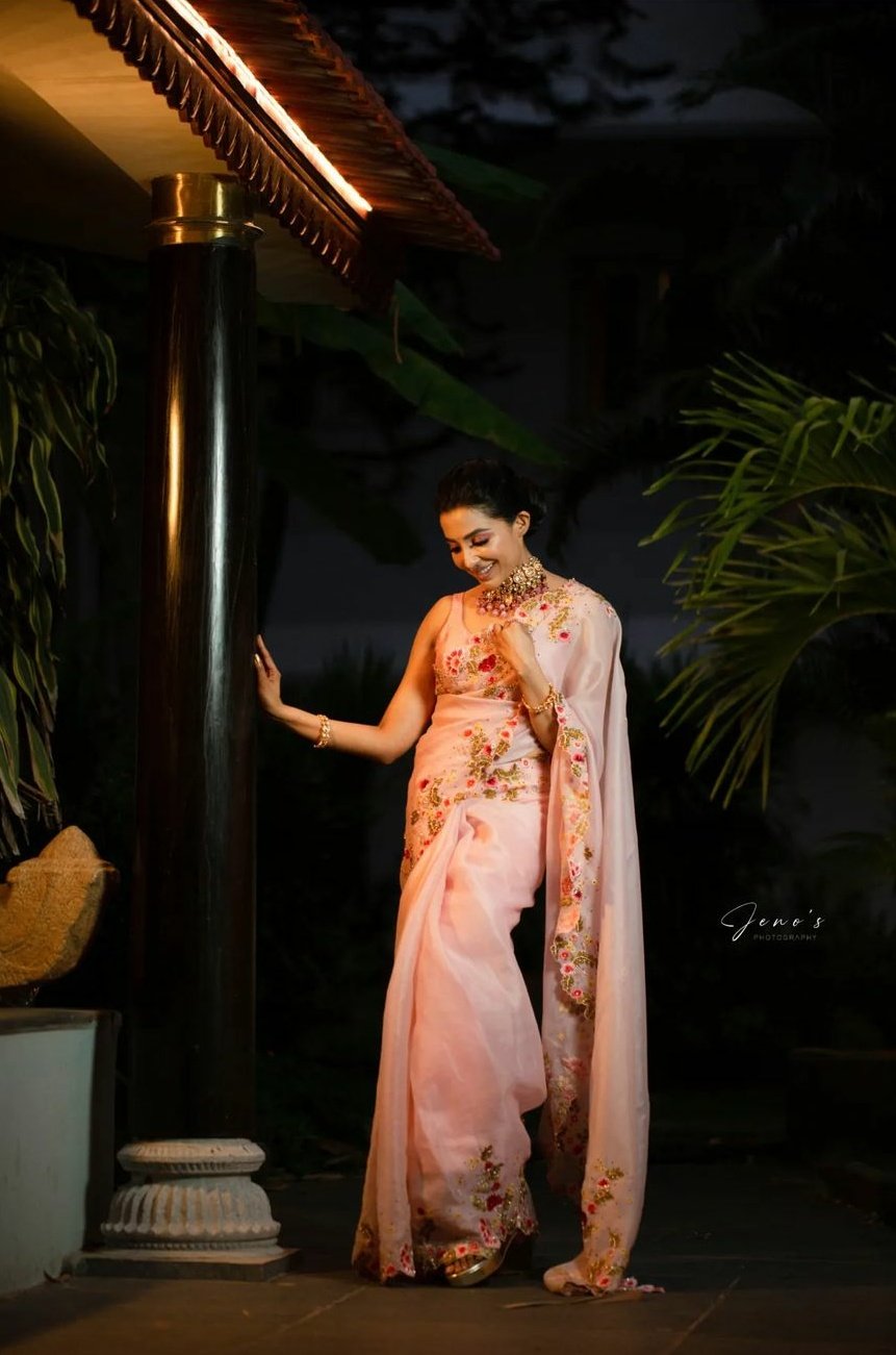 GRHvYHKbgAArL-U?format=jpg&name=large