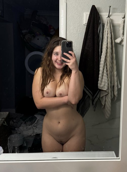 1 pic. What’s your favorite thing about my body? ? https://t.co/OKygm7x724