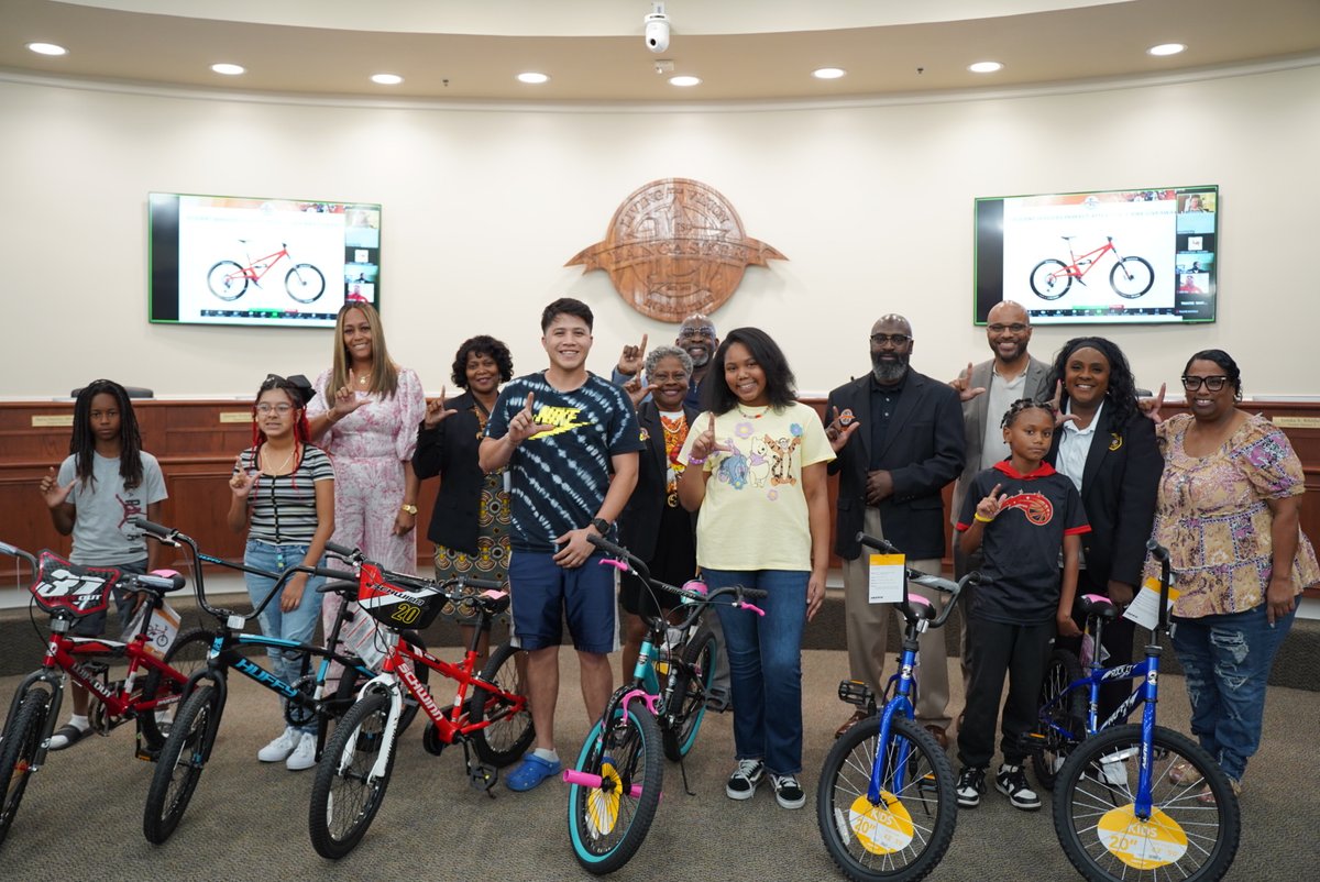 LancasterISD's tweet photo. 🎉During tonight's monthly board meeting, we honored six perfect-attendance, fifth graders with a brand new bike.🚲

Also, we acknowledged board members and district leadership personnel who received Lone Star Governance training certifications. 🧡🐅

#InspireEmpowerRoar https://t.co/riBfToXOQq