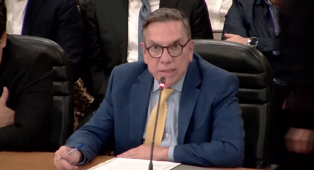 Ahora el ministro Javier Laynez quien dice "Me rehuso a creer que 30 años después el sistema de elegir a los jueces por mérito haya traído como resultado corrupción y tráfico de influencias". Se gana algunos aplausos.

Defiende la honestidad de la mayoría de los trabajadores del