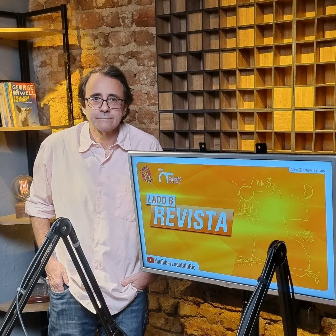 LadoBdoRio's tweet photo. 🗣FIM DO MISTÉRIO!

No domingo, vai ao ar o novo LADO B REVISTA! 

Um programa repaginado com o apoio do escritório Normando Rodrigues Advogados e o selo LADO B!

O Revista existiu durante um breve período nos tempos de isolamento da Covid-19.

Em novo formato, duas vezes por mês, @CaioBellandi recebe convidados e convidadas para abordar questões pertinentes da economia, cultura e sociedade, do Rio, do Brasil e do mundo. 

🇦🇷 No 0️⃣1️⃣ primeiro episódio, em cooperação com o @centrocfurtado, a "eterna crise econômica" da Argentina. Uma linha do tempo que contará e explicará os problemas estruturais, os erros da esquerda, a chegada de Milei ao poder e as perspectivas do receituário ultraliberal aplicado pelo presidente de extrema-direita. 

📺 Exclusivo no Youtube do Lado B! 📽

Inscreva-se no canal, ative as notificações e não perca a estreia!