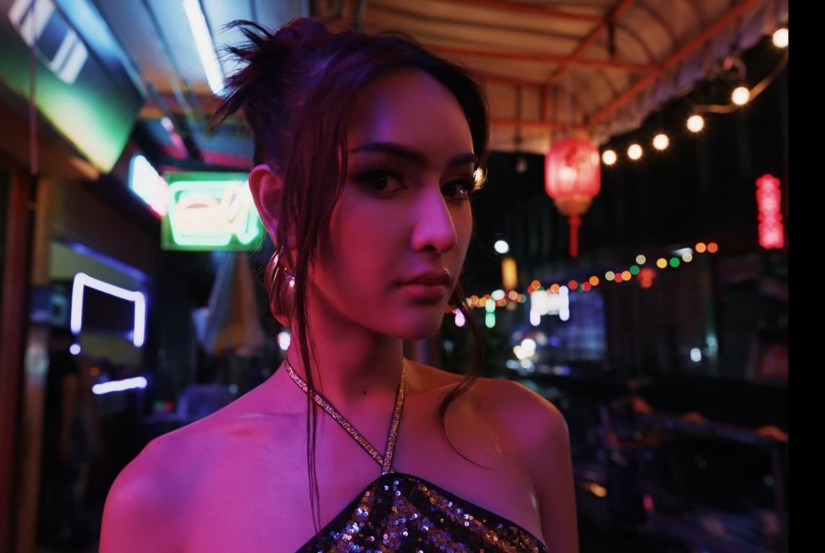 ฉากมีคนสัก ฉากมี LGBTQ+ ลิซ่าให้พื้นที่พวกเค้าเยอะมากอะ ตบหน้าอีเกาฉาดใหญ่ ความหลากหลายที่แท้จริงหน้าตาแบบนี้นะคะ 
ROCKSTAR OUT NOW
#MusicianLISAisBACK 
#LISAxROCKSTA