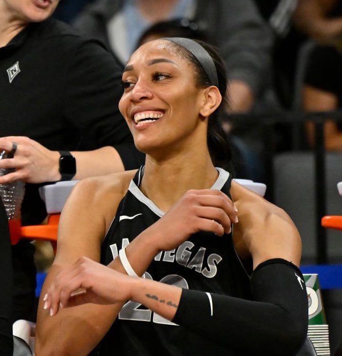 estistheboss's tweet photo. A’ja Wilson MVP 
Angel Reese Rookie of the Year https://t.co/rbNxggN1LU