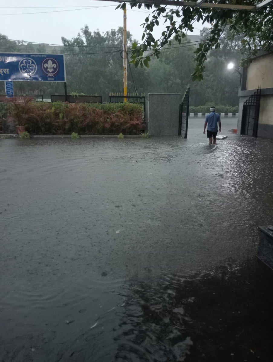 aroopism's tweet photo. In front of WHO and The Bharat Scouts and Guides office water logging due to rain. Water running in side the Bharat Scouts and Guides office building. Requested immediate action please @MCD_Delhi @ArvindKejriwal @bsgnhq @Darshana031 https://t.co/CwbvH4Bcou