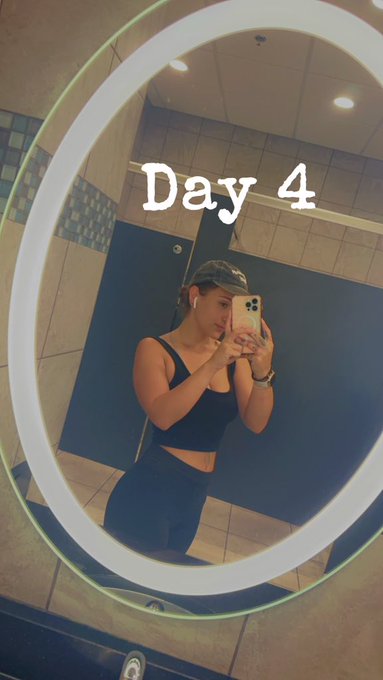 Out chya https://t.co/sUwTs8YcJM