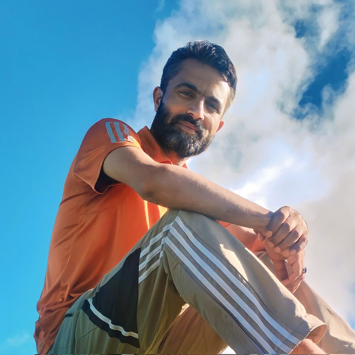 ShAh_InAyAt_'s tweet photo. #NewProfilePic https://t.co/qsO9OsBNXV
