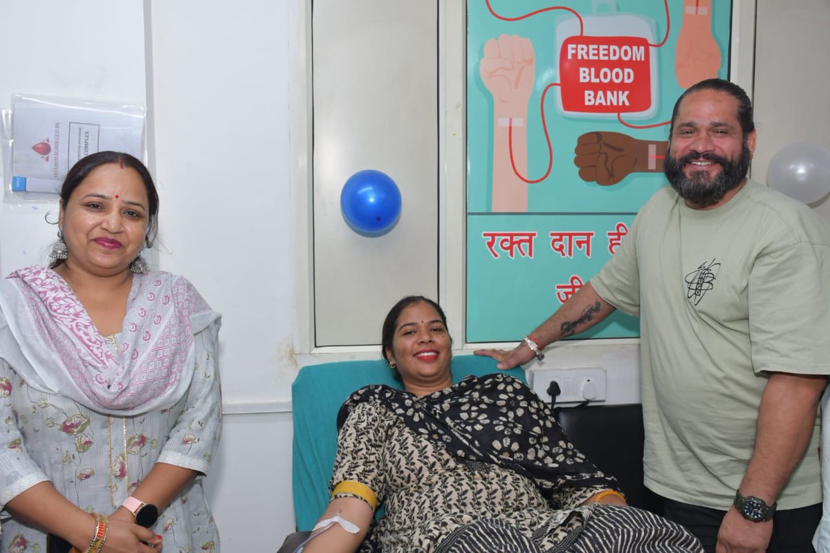 16th रक्तदान😊😊😊
See my beautiful smile...💛🩷💜💚
#donatblood 
#SaveLives 
#BloodDonors #BloodMatters 
<a href="/Bhart09/">प्रशांत भारती</a> 
<a href="/iRajatverma12/">Rajat Verma 🇮🇳 (मोदी का परिवार)</a> <a href="/DelhiPolice/">Delhi Police</a> 
<a href="/upcopsachin/">SACHIN KAUSHIK</a>
