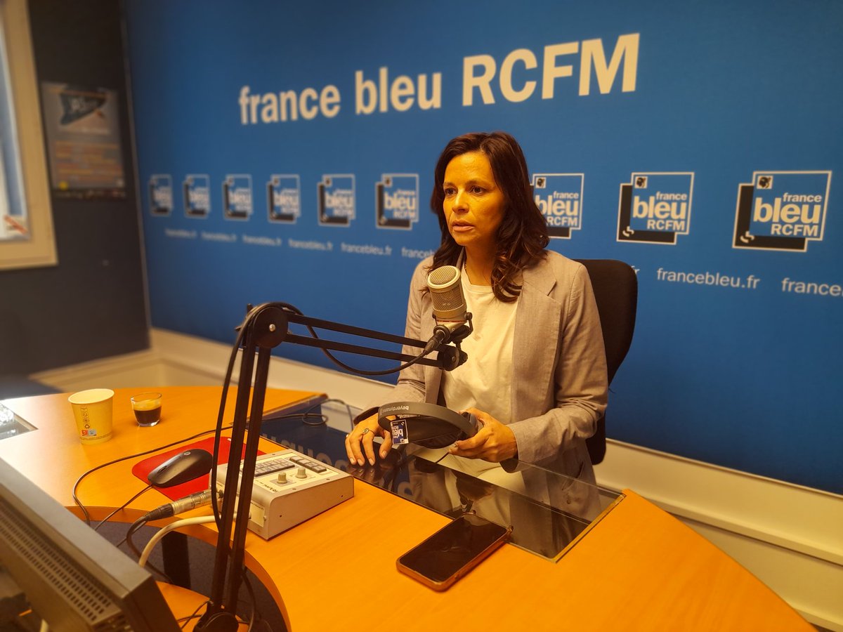 valerie_bozzi's tweet photo. 🎙 ça commence dans 3 minutes 📻 @FranceBleuRCFM @didierarnoux #legislative2024 #corsica https://t.co/PJcBcODlO9