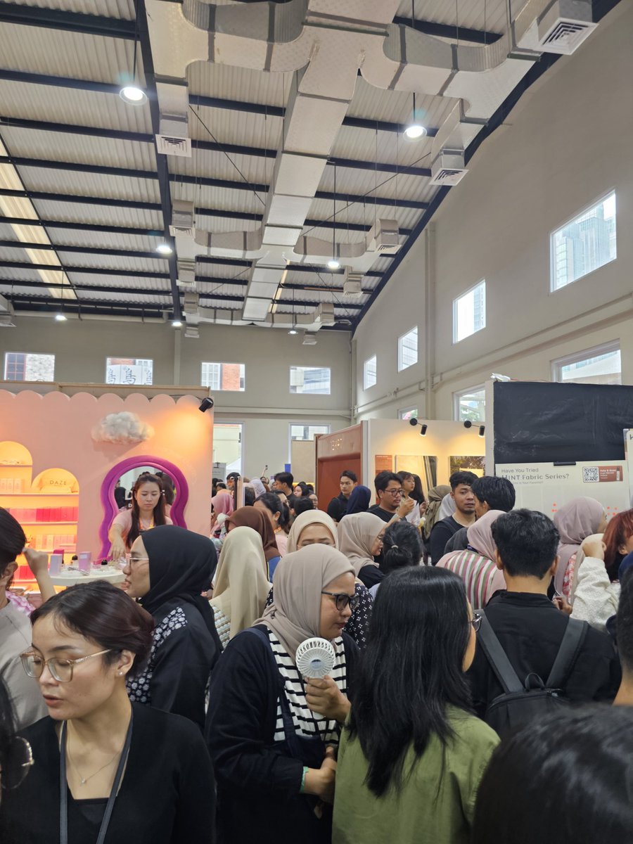 REVIEW SINGKAT PARFUM-PARFUM YANG AKU SNIFF DI SCENT OF INDONESIA 🤩

Bisa disave kalau kalian mau ke sini buat referensi 📝