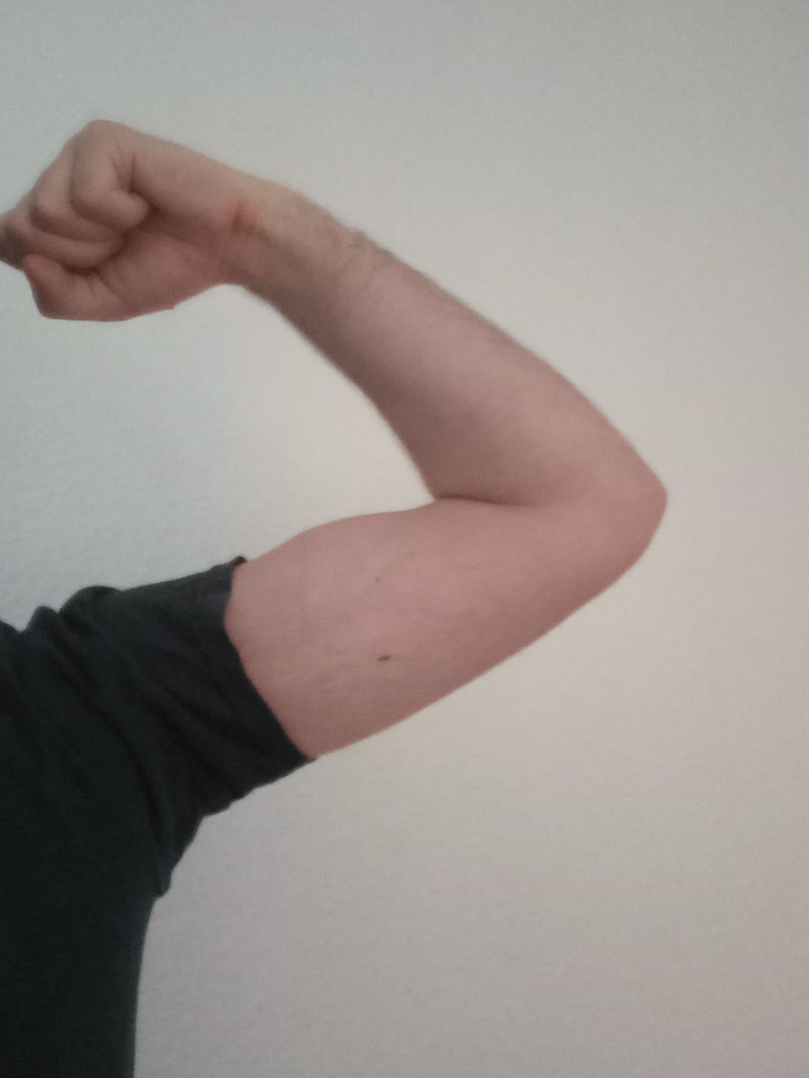 Wer besiegt mich im Armdrücken?

#findom dresden