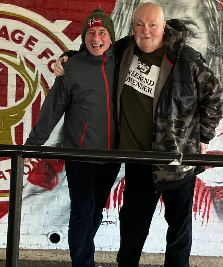 Michell76994833's tweet photo. Just got this in my memories…..My Kippa as done so well….its not been bloody easy but he’s winning the battle….he,ll go mad but I’m celebrating his success❤️💋⭐️and no way is this fat shaming because he’s lived that life….well done my sweetheart ❤️💋⭐️@kippa_mark https://t.co/9p5817ywfw