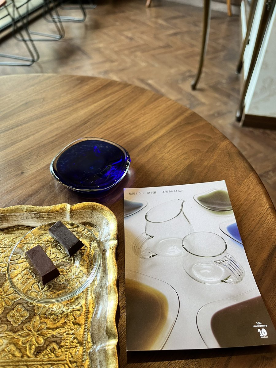 choco_RATIO's tweet photo. これに止まらず､､､

更なるサプライズ､､､

チョコの器は
硝子作家アーティストの松岡ようじさんによる
専用の器とガラスカップ☕︎

至福の時でした♫

皆様も是非
八王子に寄った際には
カザーナコーヒーさんで
幸せなひと時を💐 https://t.co/yHfbhX8qTf