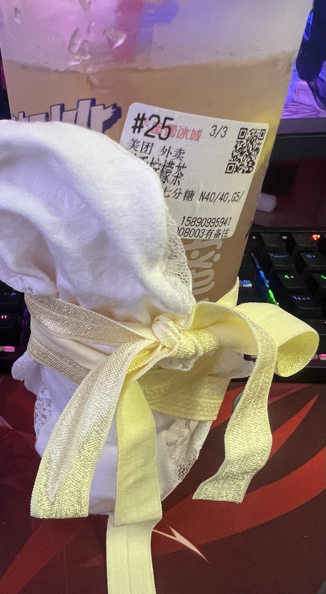 来品尝下脚的味道，雪王#糯香柠檬茶。