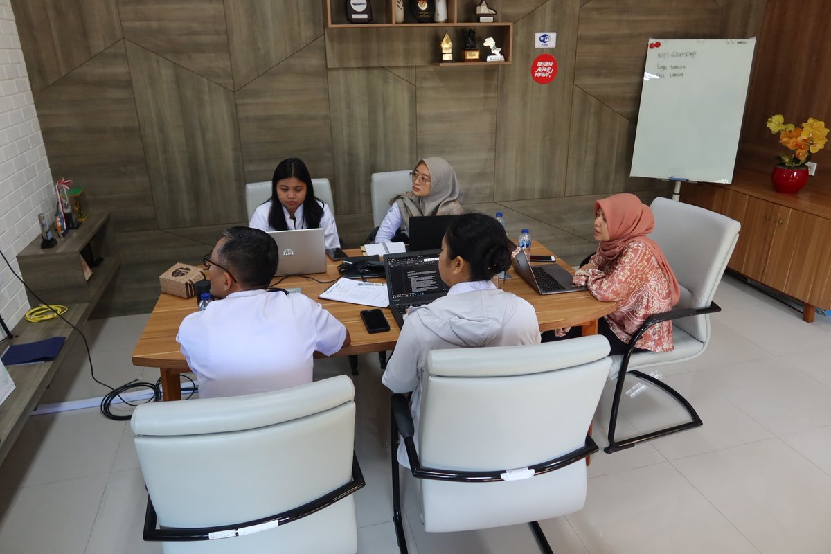 BPISDKP's tweet photo. Asesmen Ulang dan Witness Laboratorium Kualitas Perairan oleh Asesor KAN yang dilaksanakan selama 2 hari tanggal 27 - 28 Juni di BPISDKP.
#25TahunKKP #SailBeyondwithBlueEconomy #2024KKPBeyond #SaktiWahyuTrenggono #PusdatinKKP #BPISDKP #InFoMarFish #SpatialisSPecial https://t.co/49A7FwRbRy