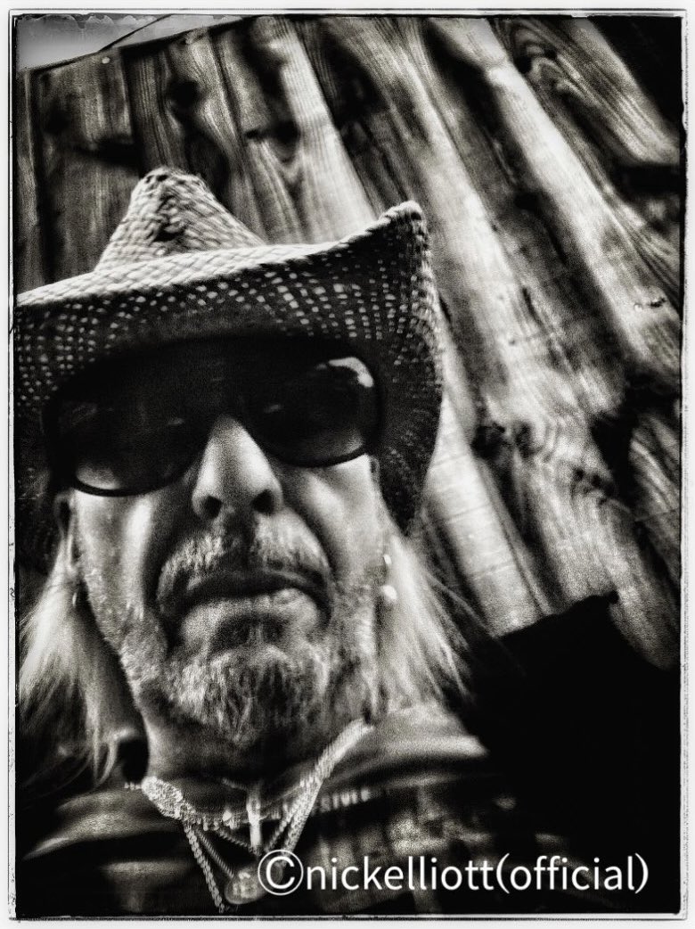 nickelliottinfo's tweet photo. It’s Friday and we know it! Have a great one
@nickelliottrock
@nickelliottinfo
@nickelliottitalian
#friday #fridayfeeling #weekendisnearlyhere #tfif #whatarareyoudoing #nickelliottrock #nickelliottinfo #nickelliottrockartphotographer
nick elliott rock art photographer (official) https://t.co/0fEVaQsdWT