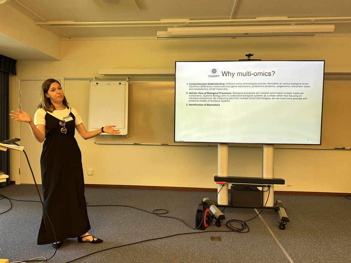 ClaudioCantu81's tweet photo. #PALSschool2024
Asst. Prof. @consiglio_cr from @lunduniversity holds an incredibly interactive lecture
And teaches how to uncouple #genetics from #hormones to measure the susceptibility to #disease and #immunity
We need more teachers and scientists like Prof. Consiglio! https://t.co/pI05WCNnie