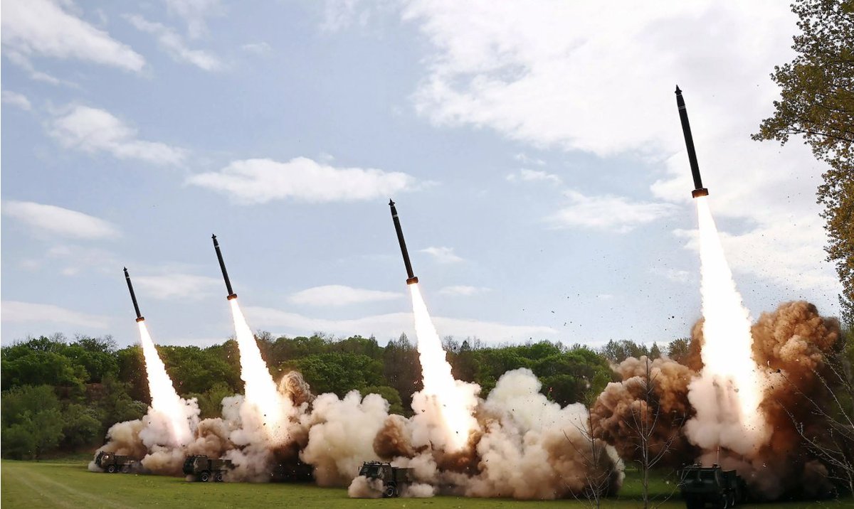Indus_Lens's tweet photo. India surpasses Pakistan in nuclear weapons stockpile for the first time since 1999, holding 172 warheads compared to Pakistan's 170 —a significant increase from India's 100 warheads in 2014.  🇮🇳📈☢️

Full Article ⬇️
https://t.co/qvyoQLRRRa

@DefProdnIndia @adgpi @DRDO_India @SIPRIorg @westerncomd_IA @SpokespersonMoD @indiannavy @rajnathsingh @IAF_MCC @DAEIndia @MEAIndia 
#India #NuclearPower #nuclearweapons #nuclear #indiaontherise #China #Pakistan #SIPRI