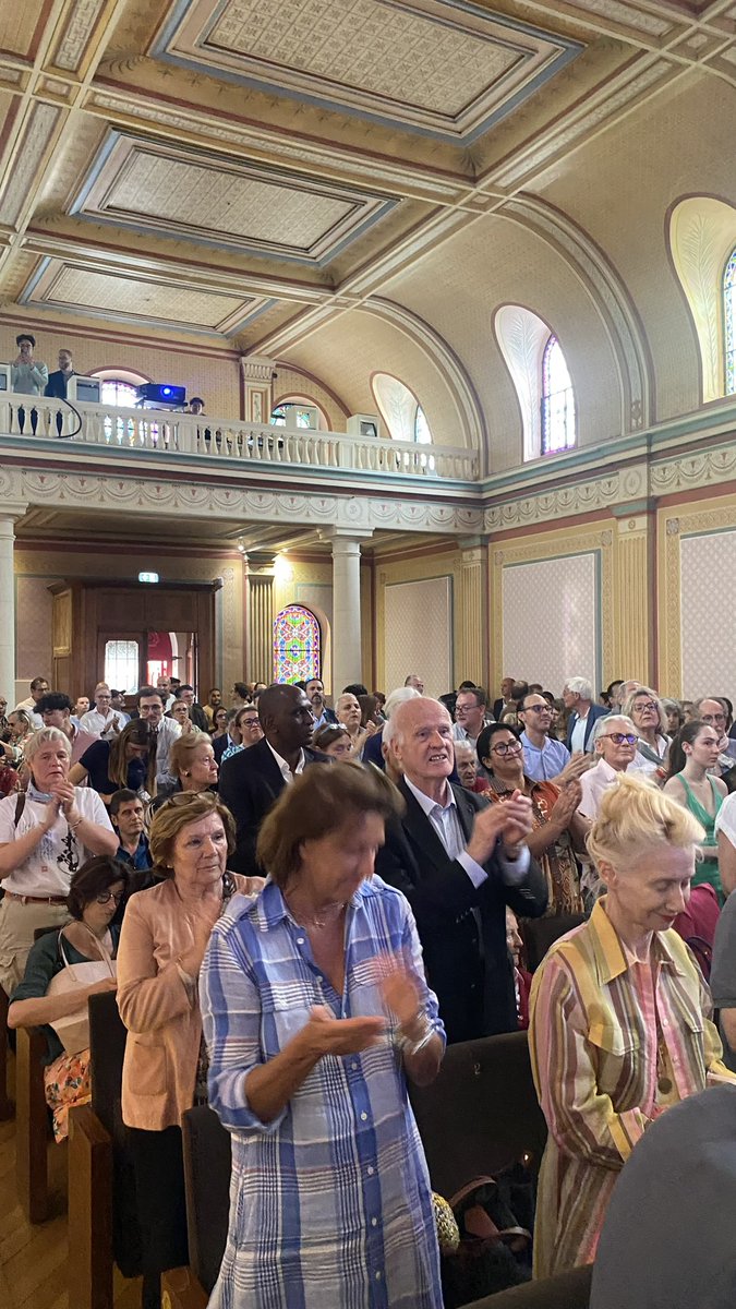 Joelle_CR's tweet photo. À votre rencontre dans cette campagne des législatives! Hier sur le marché de #Puteaux et lors de notre réunion publique à Neuilly.

Une salle pleine qui prouve la dynamique de notre candidature avec @GeoffroyDidier  #circo9206 https://t.co/lR8WsdgZy4