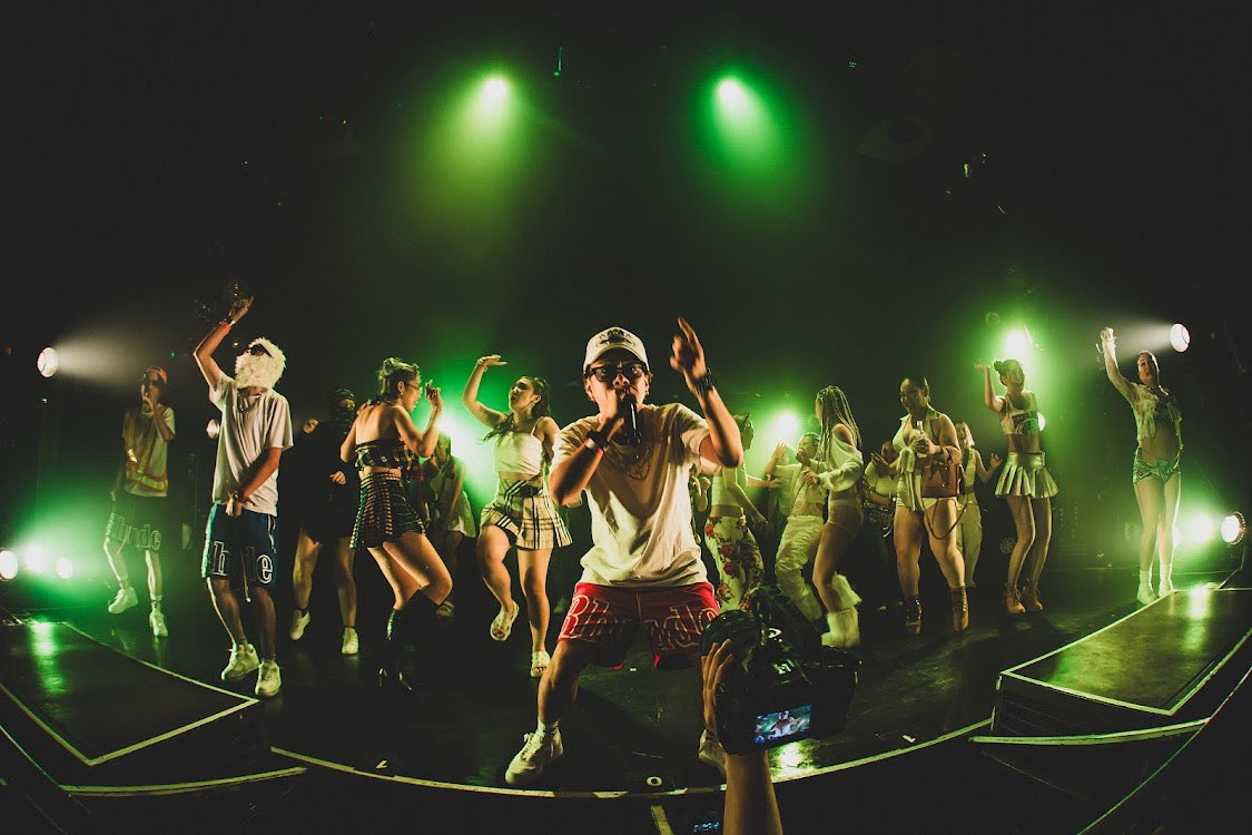 jatoja_movement's tweet photo. Party Hard Tuesday🚀Dancers Nightは大盛り上がりでclubasiaに終始笑みが溢れる素敵な空間となりました🇯🇲🇯🇵
今回のショーケースはGyalがメインとなった内容でしたがいかがでしたか⁉️
CornBreadの人気曲、BobMarleyで最後は会場を揺るがしました🌐 https://t.co/yC2YTkfouN