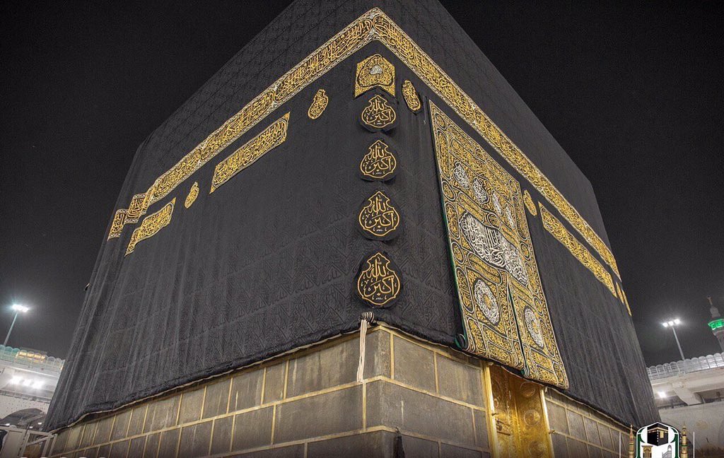Murat_Alparslan's tweet photo. “Sözlerin en doğrusu Allah’ın Kitabı; rehberliğin en güzeli ise Muhammed (S.A.S)’in rehberliğidir.”

Nesâî, Îdeyn, 22.

Hayırlı Cumalar https://t.co/Lw9sZa8MIQ