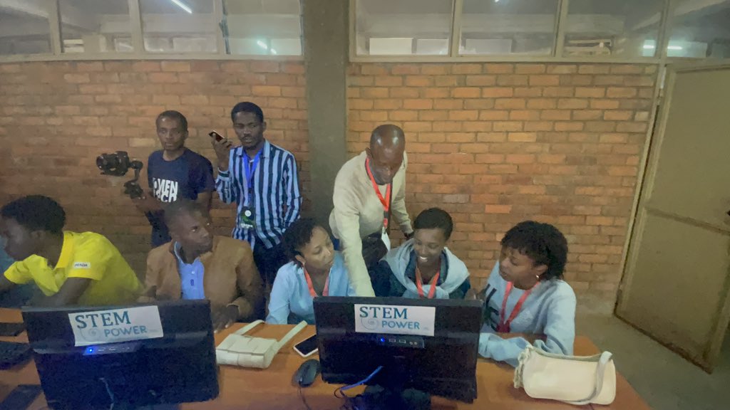 KeneEzeala's tweet image. Together, we are making a difference and paving the way for a brighter, more technologically advanced future.

#Junetech #Burundi #TechEducation #FutureInnovators #Blockchain #EmpowerYouth