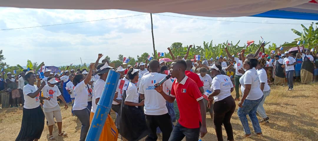 ishiraniro's tweet image. #kabeza cel #rilimasector Niko kagali katangiye igikorwa cyo kwamamaza umukandinda wumuryango #FPRinkotanyi #PK bwambere mutugali two #muburasiraziba hose bishimira ibyo bagezeho muriyi myaka 7 ishize