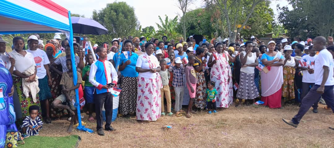 ishiraniro's tweet image. #kabeza cel #rilimasector Niko kagali katangiye igikorwa cyo kwamamaza umukandinda wumuryango #FPRinkotanyi #PK bwambere mutugali two #muburasiraziba hose bishimira ibyo bagezeho muriyi myaka 7 ishize