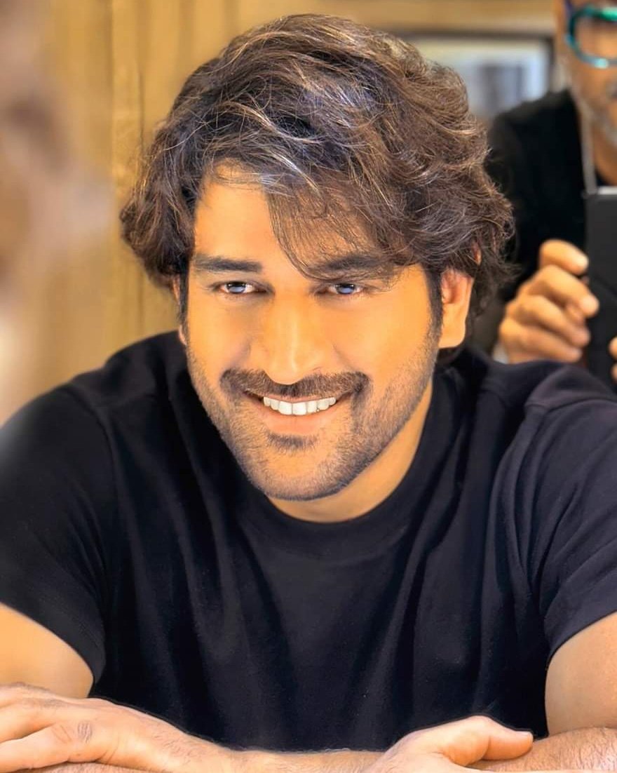 DHONIism's tweet photo. New look of Thala Dhoni 🧊🔥

@MSDhoni ©@AalimHakim #WhistlePodu https://t.co/hhK34j9uxl
