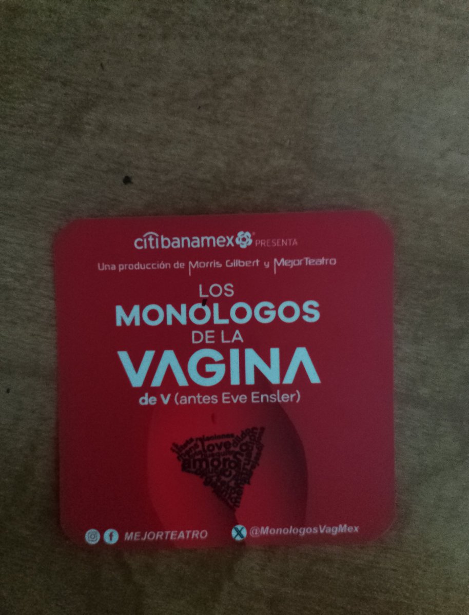 geovani_guapoo's tweet photo. Vengo a desempolvar mi cuenta para presumir que me fuí a ver a #ElaVelden a #LosMonologosDeLaVagina... Y vaya montaña de emociones. 🎢😍👏🏼 (Ela firmó mis tres revistas que tenía de ella.✍🏽🥹) Gracias infinitas @elavelden ☺️ https://t.co/XiAutfNe1p