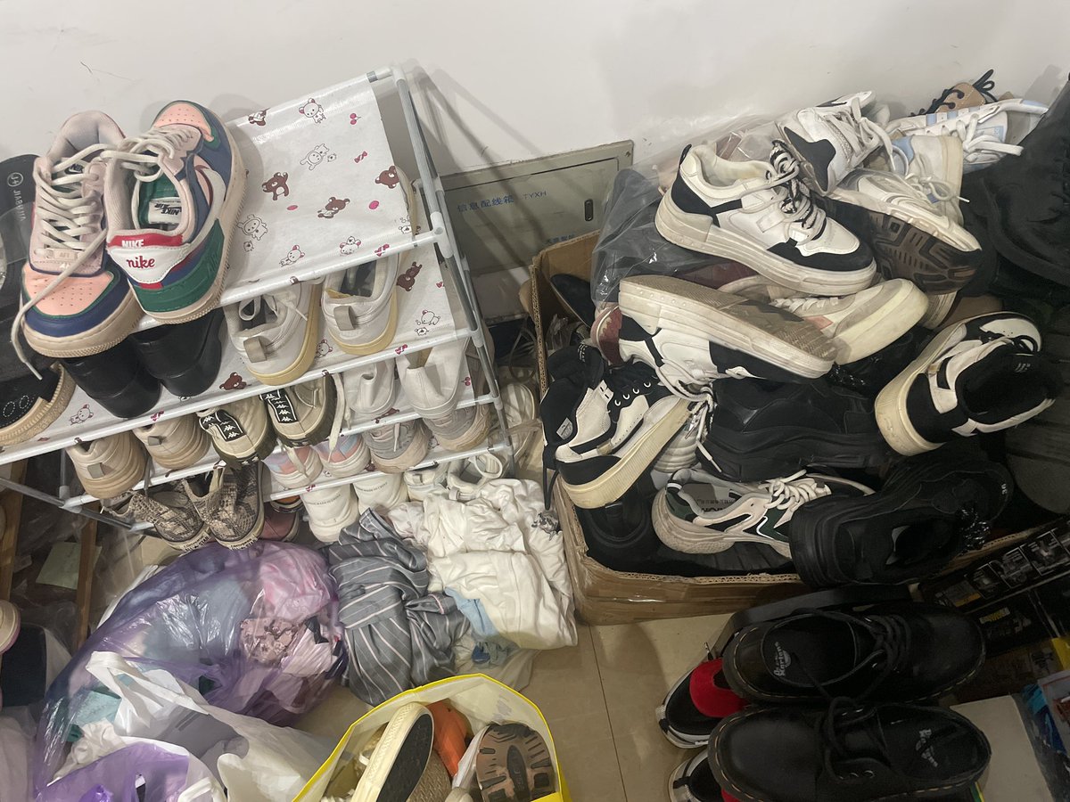 中奖没回复我，那只能重新抽了，这次四个没领，那一共抽八个。转发关注我，可以在我所有推文里任选一样。#女生宿舍 #原味 #扫楼 #抽奖