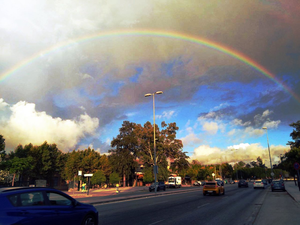 manjenet's tweet photo. Hoy, 28 de junio, Jerez se despierta con un arcoíris en el cielo, justo en el Día Nacional del Orgullo LGTBI. Un recordatorio de la lucha continua por la igualdad y la dignidad. https://t.co/wAO90gMSjw