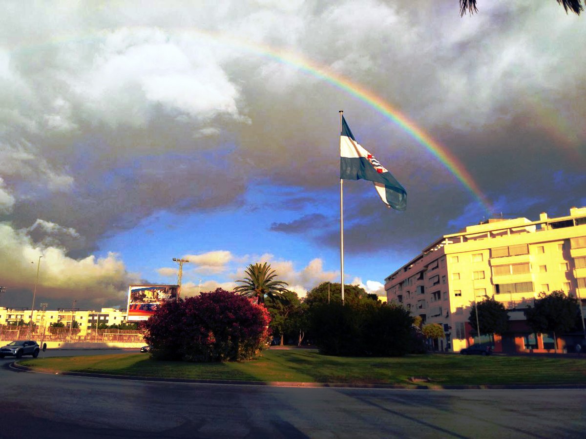Hoy, 28 de junio, Jerez se despierta con un arcoíris en el cielo, justo en el Día Nacional del Orgullo LGTBI. Un recordatorio de la lucha continua por la igualdad y la dignidad.