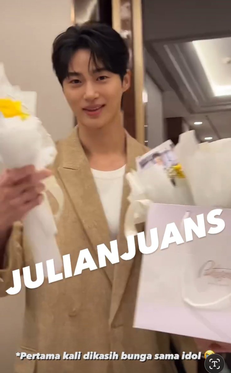 neol_joahae's tweet photo. First sightseeing of Byeon Wooseok for #SummerLetterinJakarta press conference

he looks good 😍

#SummerLetterinJKT #ByeonWooSeok https://t.co/jdArYgpsNW