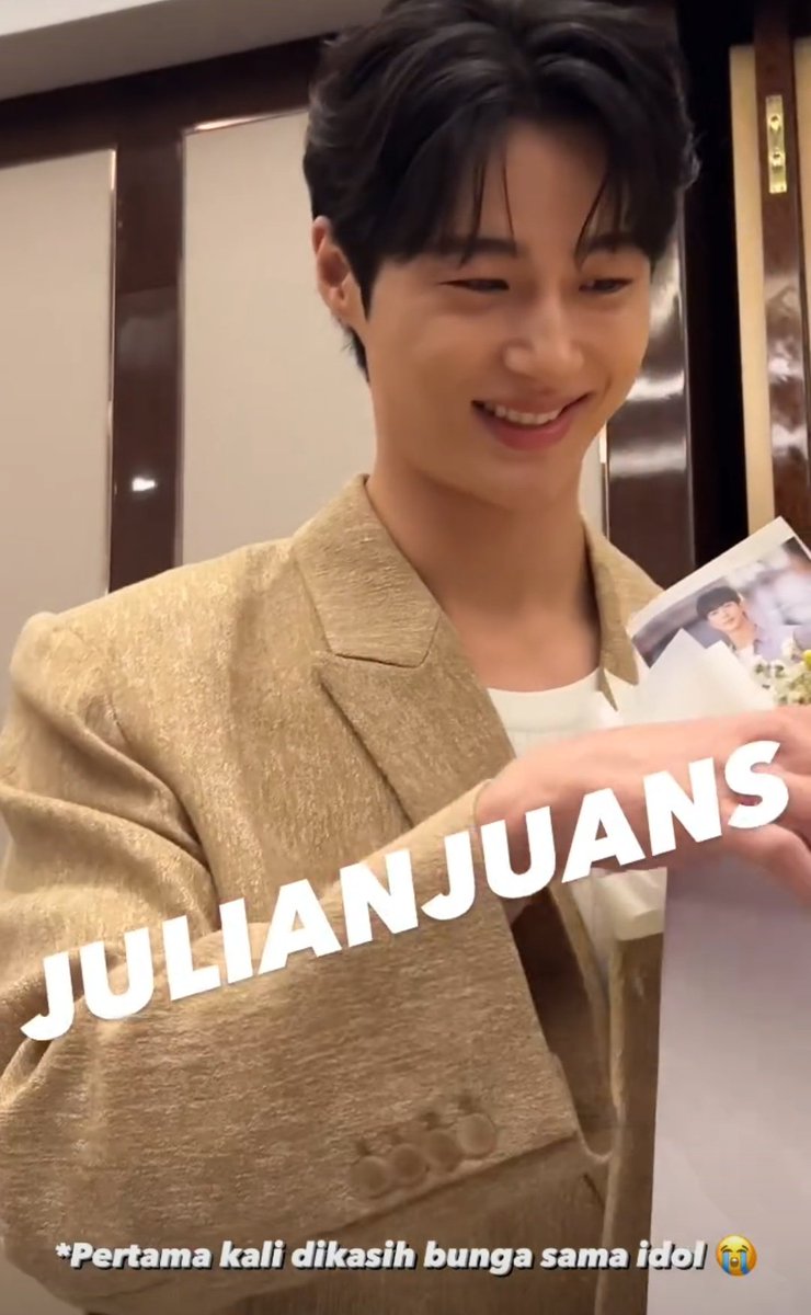 neol_joahae's tweet photo. First sightseeing of Byeon Wooseok for #SummerLetterinJakarta press conference

he looks good 😍

#SummerLetterinJKT #ByeonWooSeok https://t.co/jdArYgpsNW