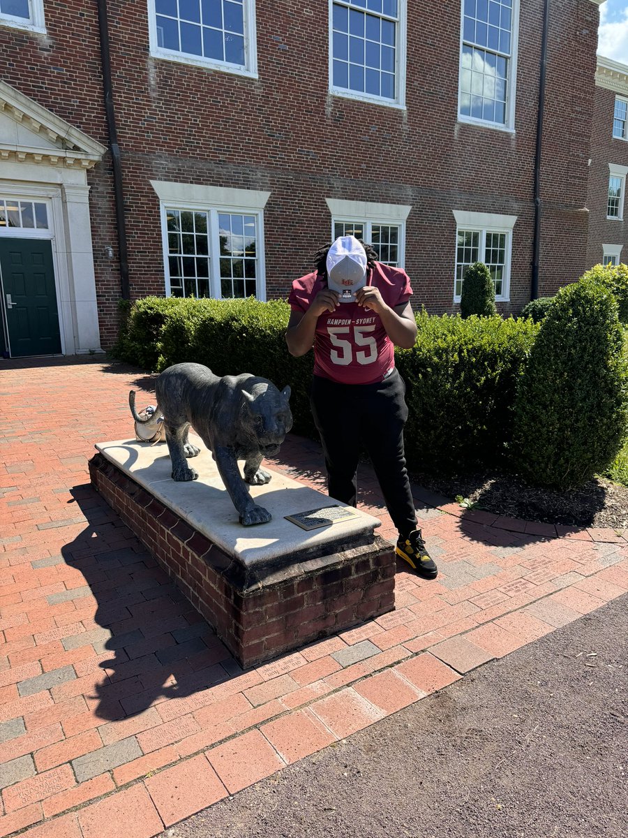 JayvonW55's tweet photo. had a great time at @HSC__FOOTBALL @Coach_Luvara https://t.co/SazLWnWaaC