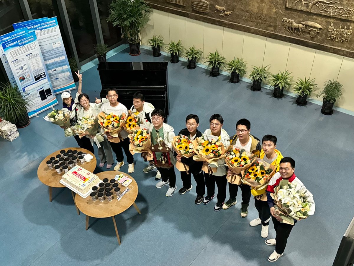 VisitSongjiang's tweet image. A team of #Songjiang #highschoolstudents won the bronze at the 45th #OdysseyoftheMind World Finals at Iowa State University. 7 students gave their solution to the Deep Space Structure problem. Using balsa wood and glue, they created a structure can support up to 609.5 kg. #OM
