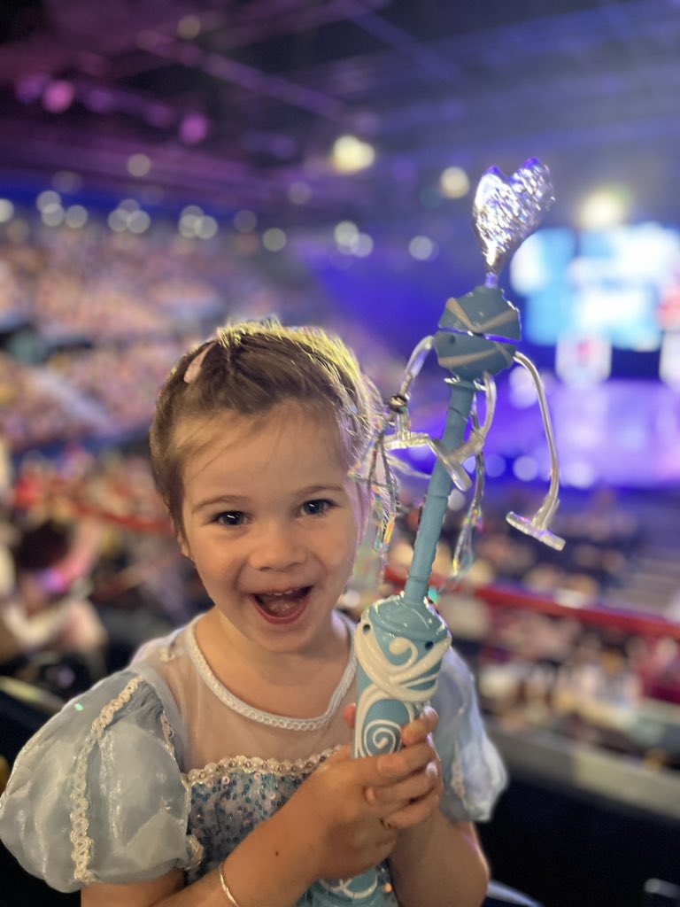 brett2472's tweet photo. #disneyonice https://t.co/D4HmpYwUAx